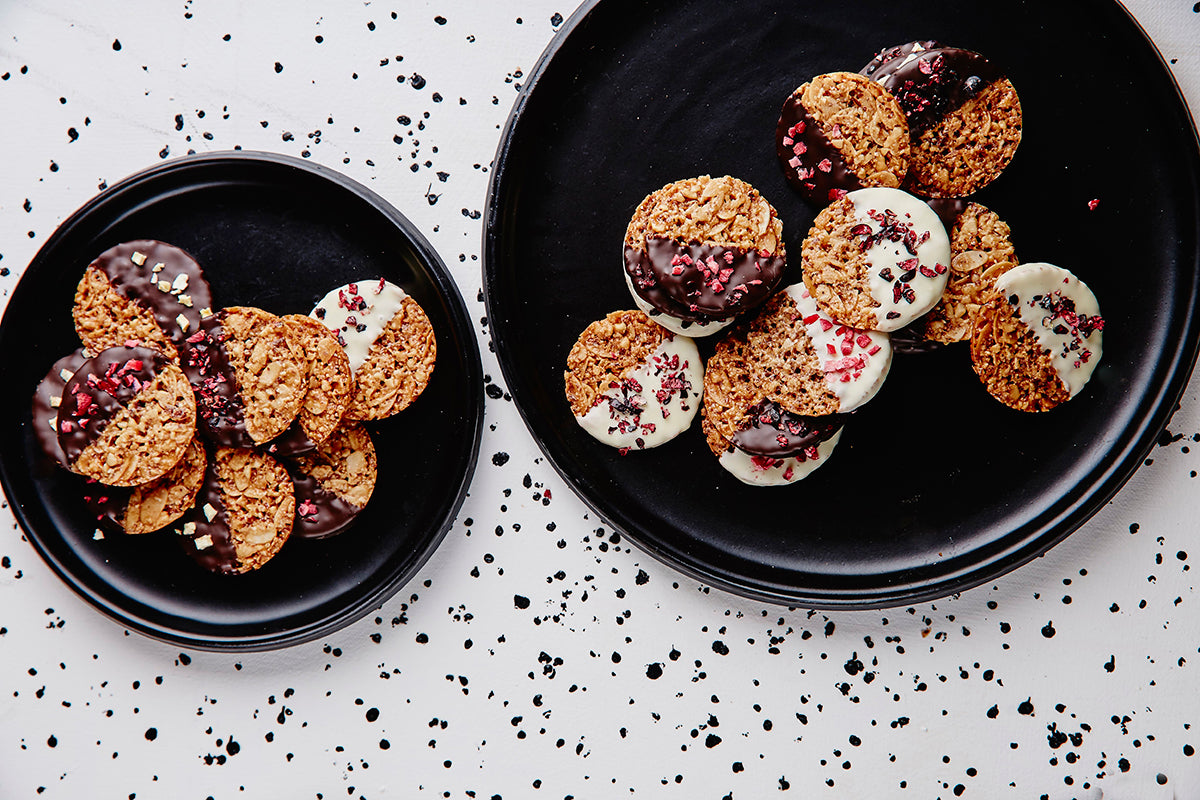 CAPS! Mandeļu cepumi ar šokolādi. CAPS! Almond Brittles With Chocolate