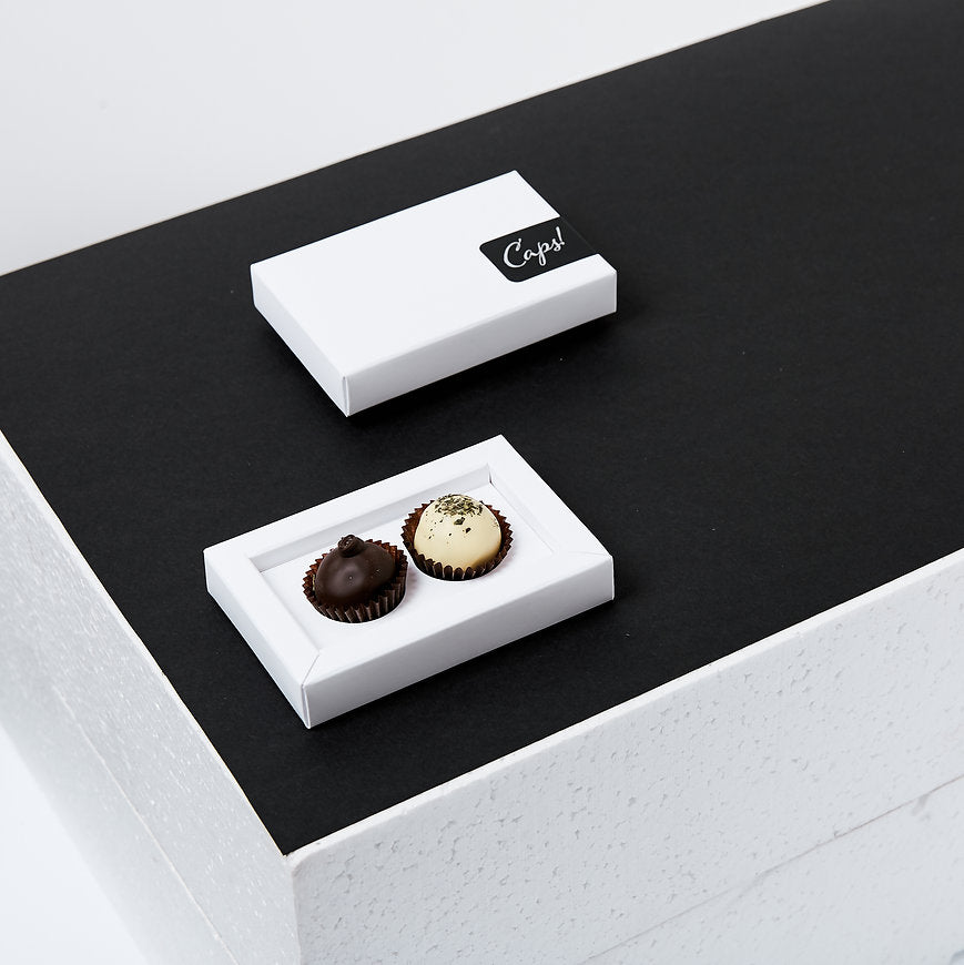 caps, šokolāde, korporatīvās dāvanas, trifeles, šokolādes, tastecaps, caps chocolate, taste caps, caps!, caps šokolāde, šokolādes dāvanas, caps konfektes, ekskluzīva šokolāde, caps! Chocolate, šokolādes trifeļu kolekcija, tastecaps.lv, personalizētas biznesa dāvanas, šokolādes trifeles, idejas dāvanai, šokolādes konfektes