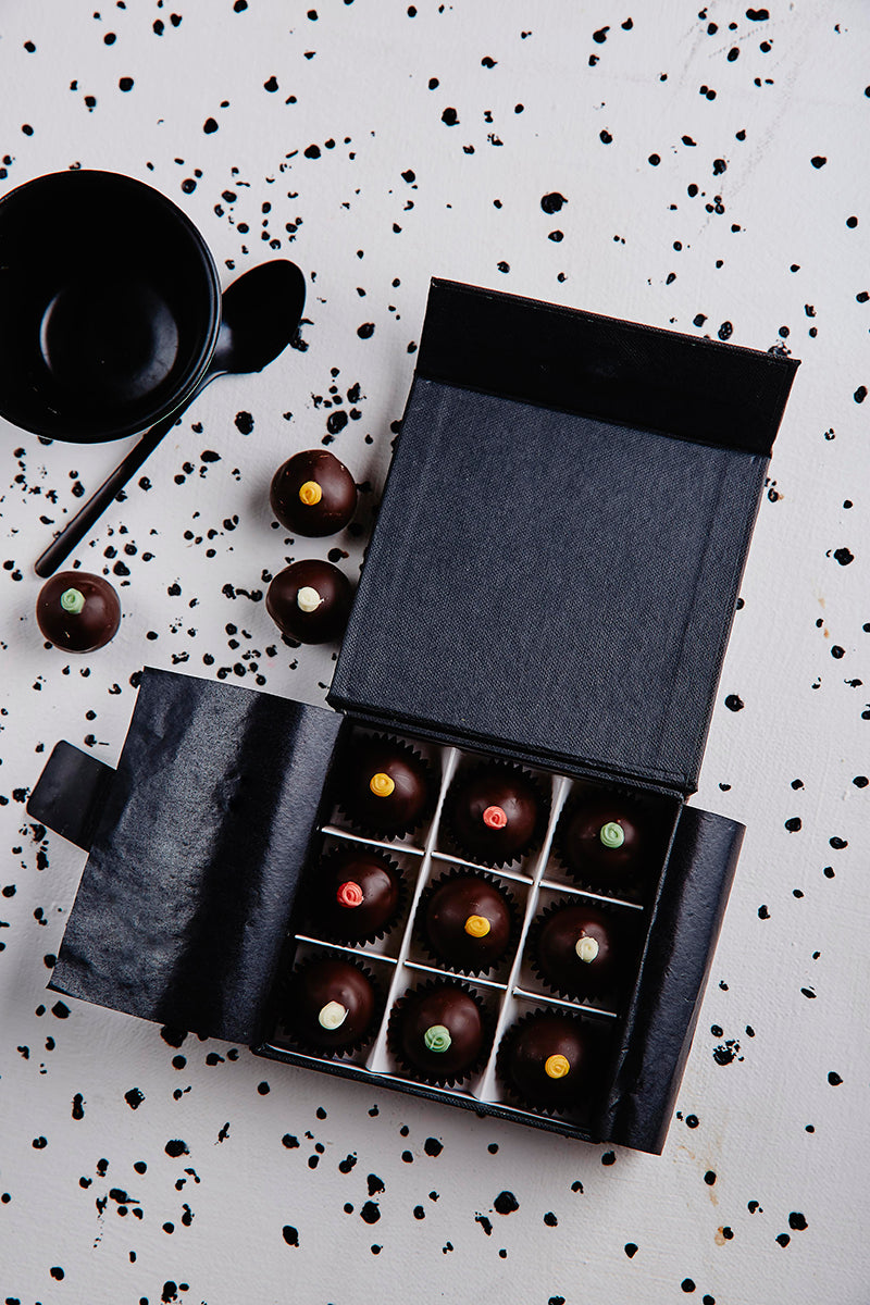 Chocolate truffle black box with magnet closing 20 pieces – CAPS! Chocolate